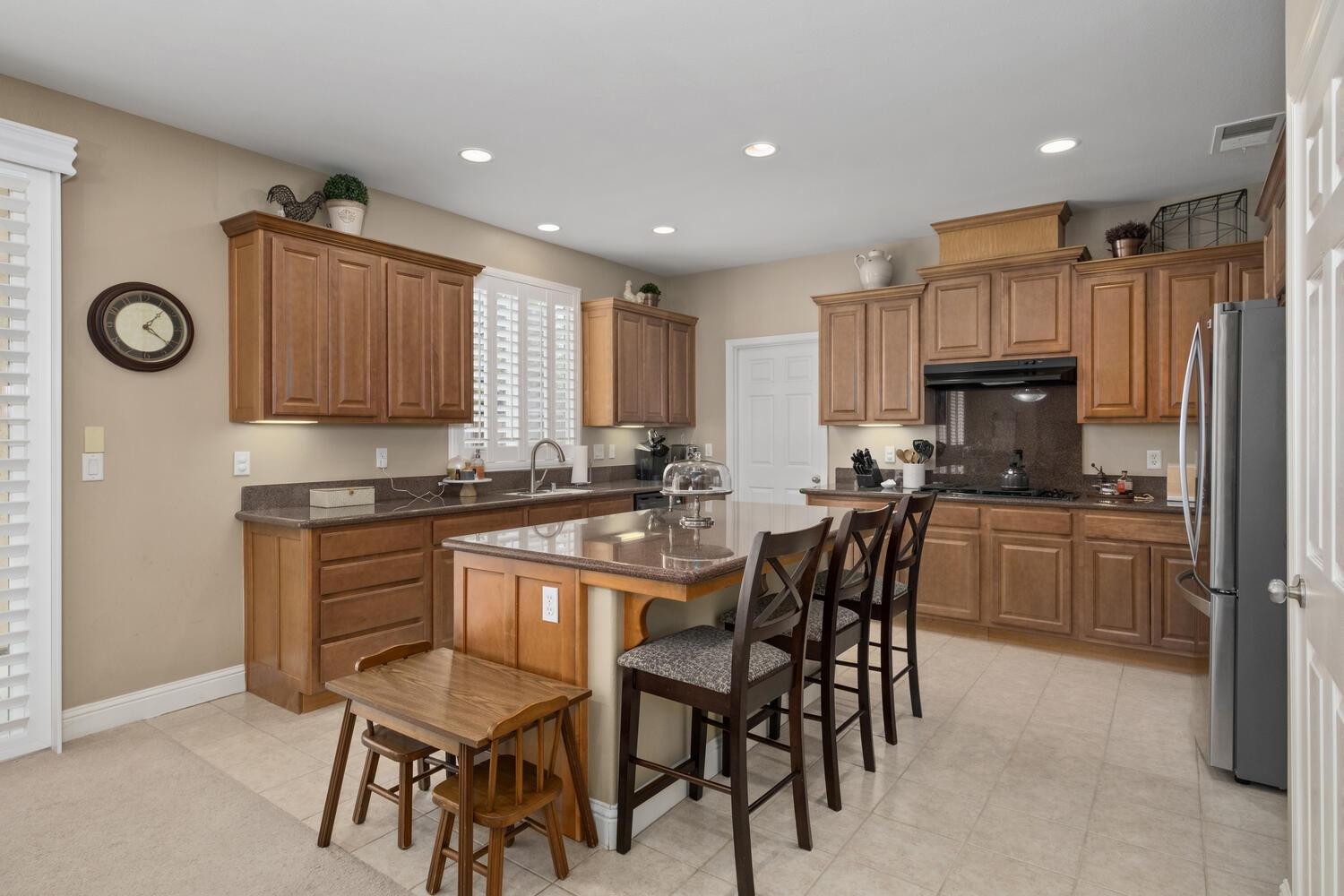 2808 Almond Avenue Sanger, CA 93657 - Photo 6 of 24