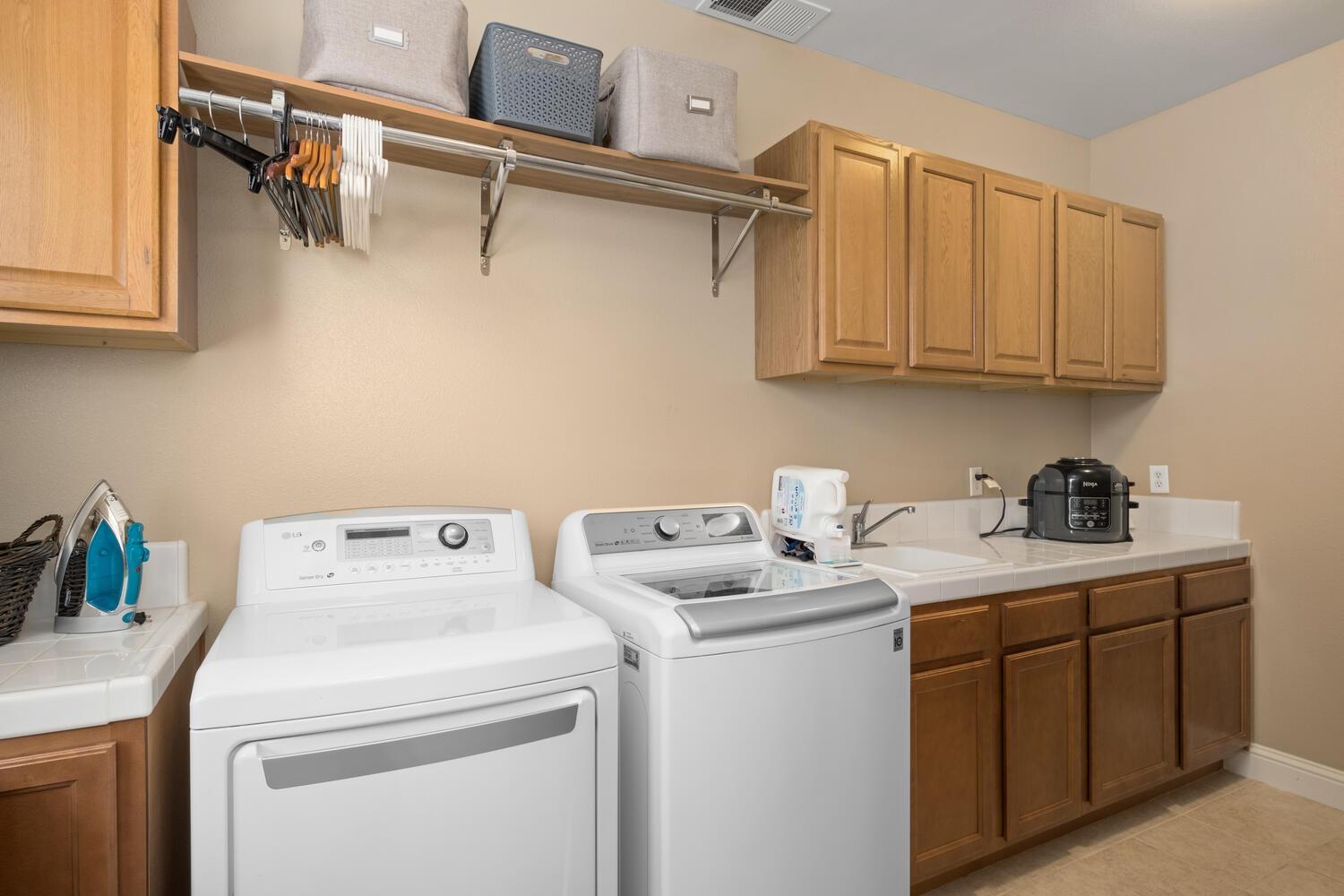 2808 Almond Avenue Sanger, CA 93657 - Photo 9 of 24