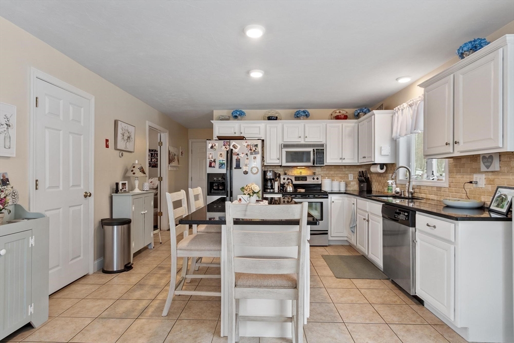 278 Oakham Road Barre, MA 01005 - Photo 5 of 31 Gallery Image 5