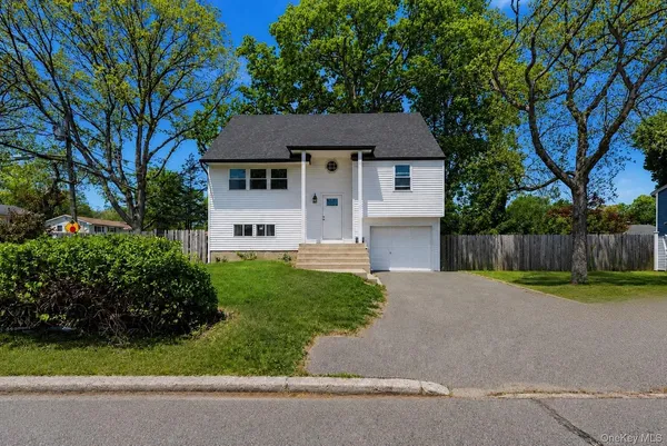 $749,000 | 125 Missouri Avenue, Bay Shore, NY 11706