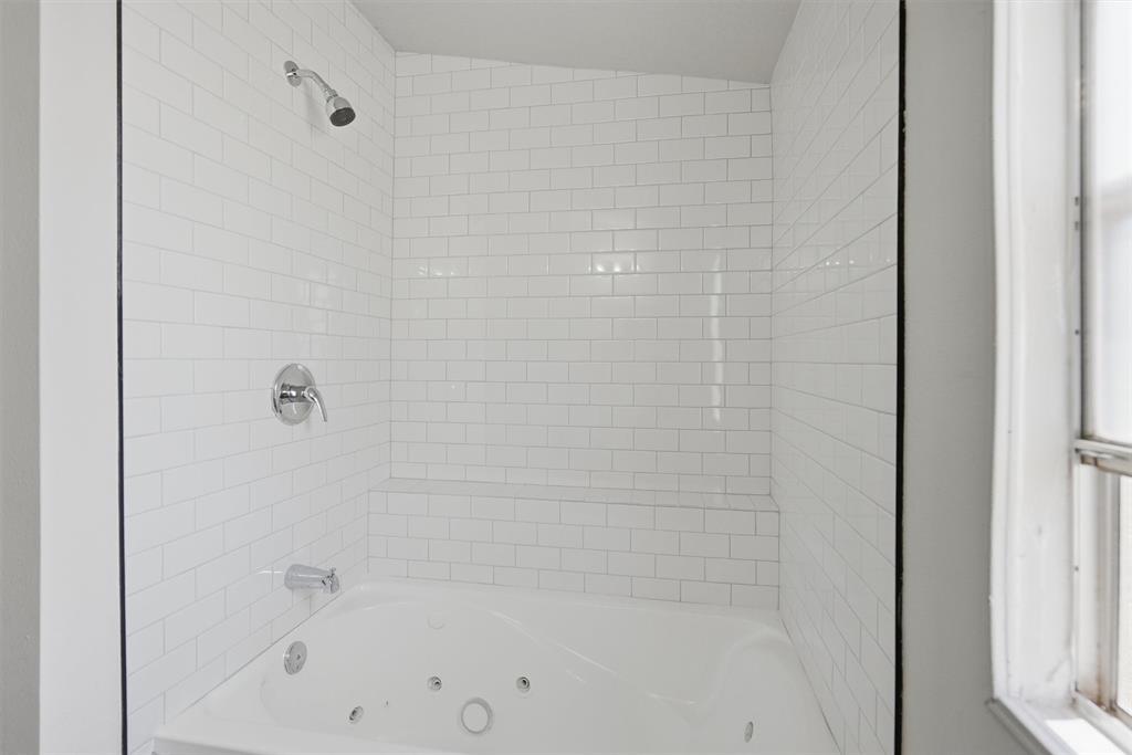 902 Flamingo Road Granbury, TX 76049 - Photo 18 of 27