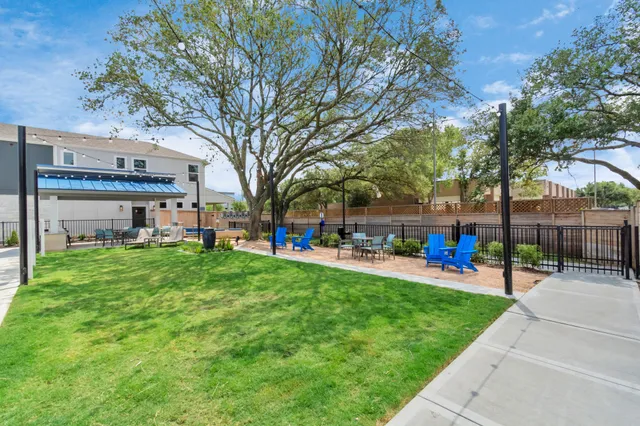 a view of residential houses with yard and green space