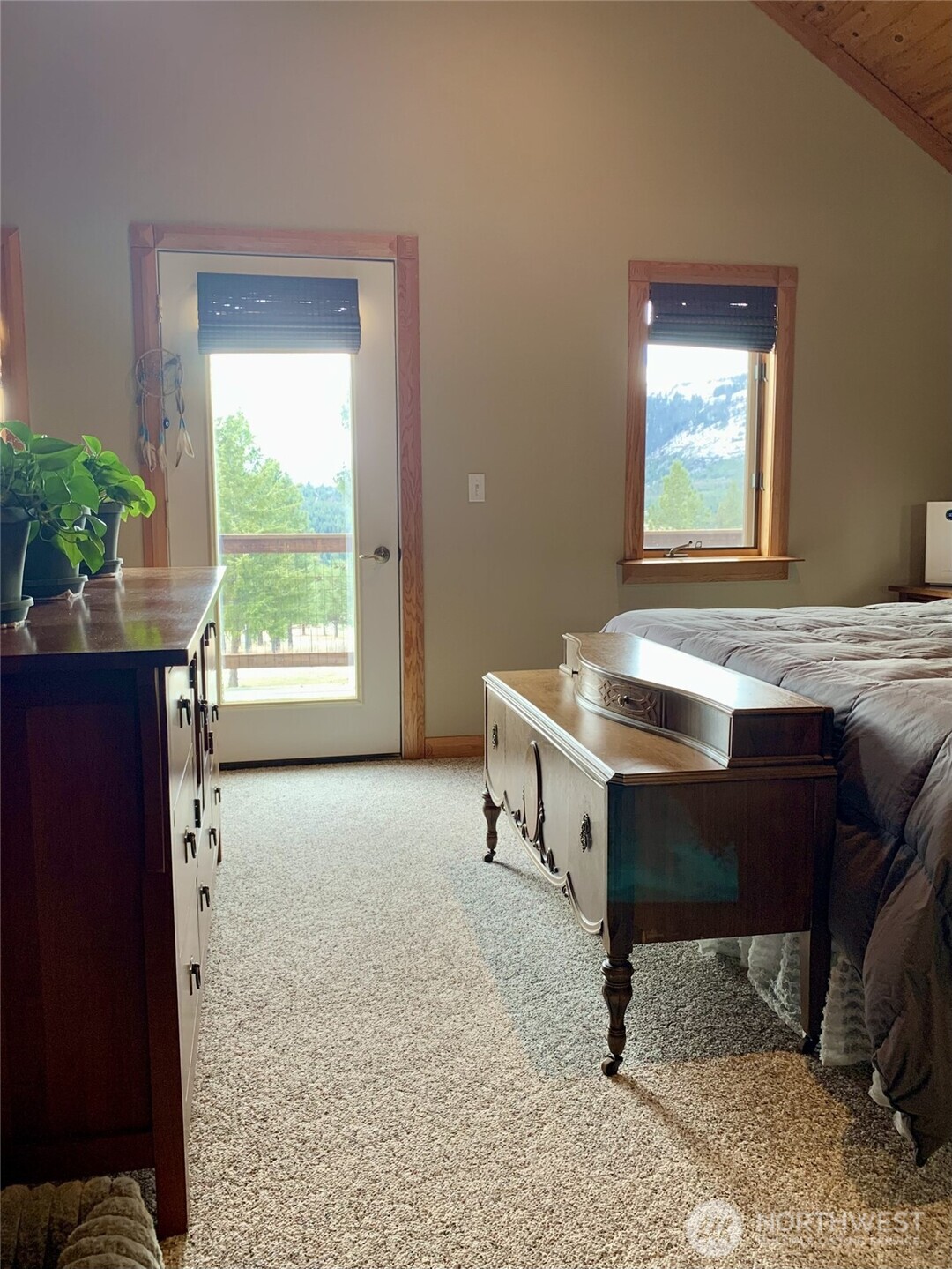 35 Low Ridge Road Malo, WA 99150 - Photo 13 of 38 a room with a table and windows