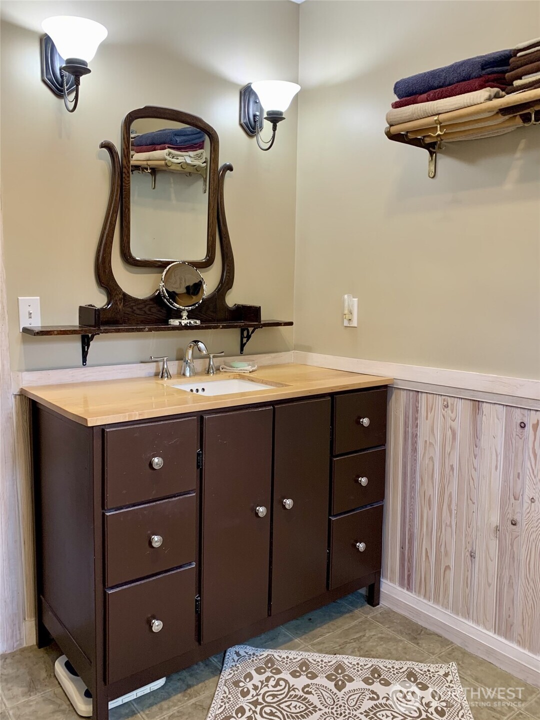 35 Low Ridge Road Malo, WA 99150 - Photo 14 of 38 a bathroom with a sink vanity and mirror