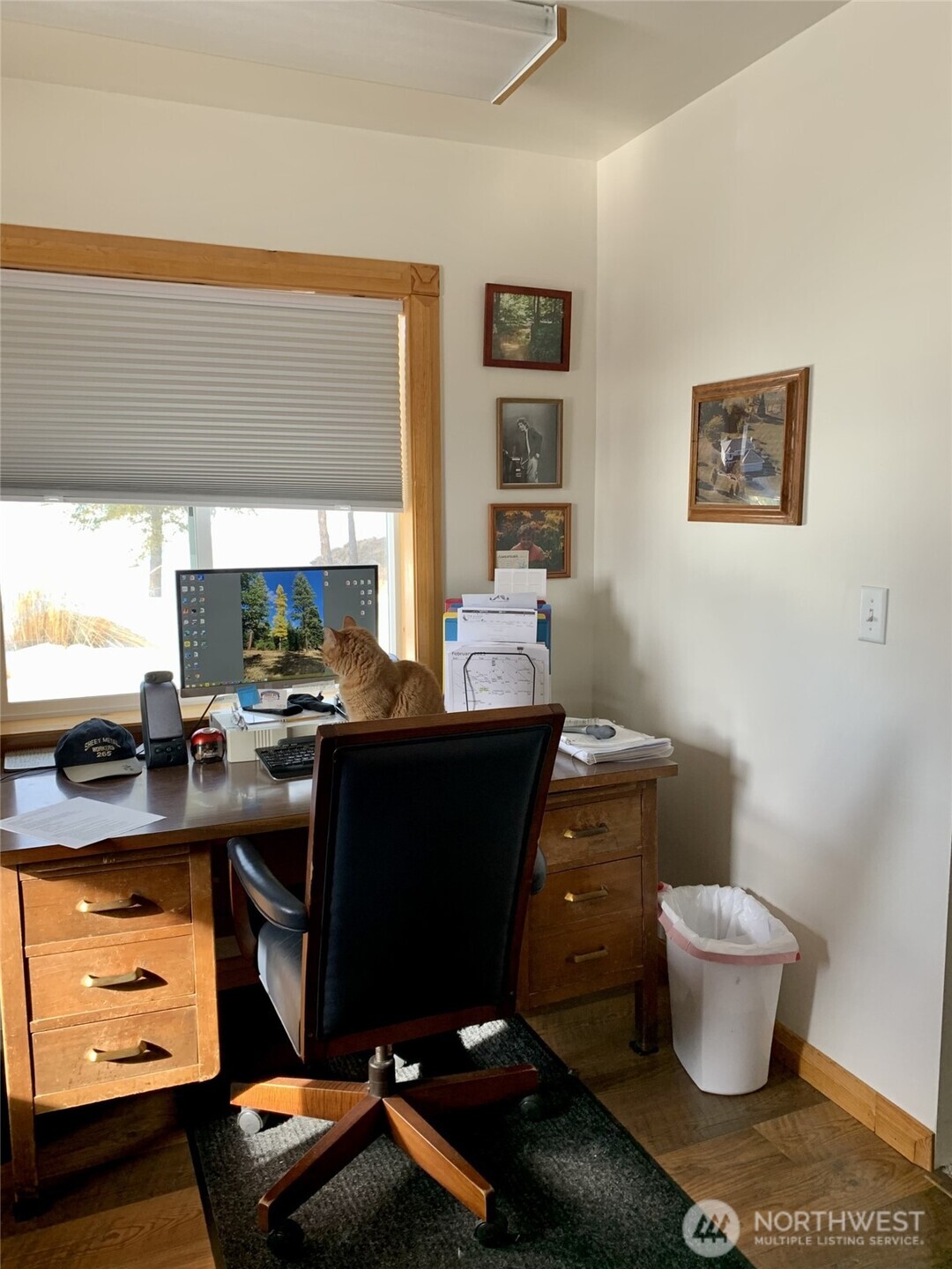 35 Low Ridge Road Malo, WA 99150 - Photo 17 of 40 a living room with furniture and a window