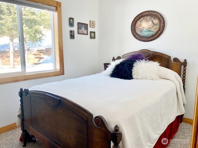 35 Low Ridge Road Malo, WA 99150 - Photo 17 of 38 a bedroom with a bed and a painting on the wall
