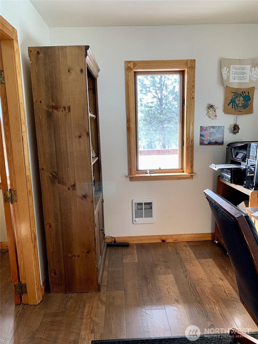 35 Low Ridge Road Malo, WA 99150 - Photo 18 of 40 a view of room with window and bathroom