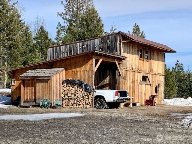 35 Low Ridge Road Malo, WA 99150 - Photo 27 of 40 a view of a street with cars