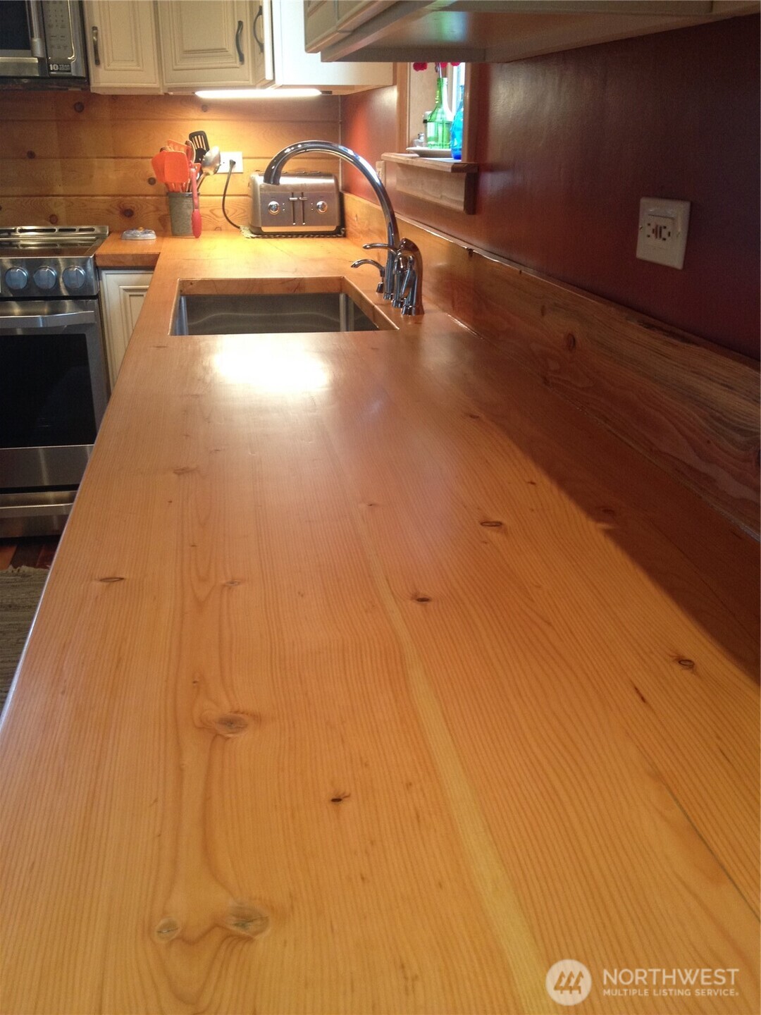 35 Low Ridge Road Malo, WA 99150 - Photo 5 of 40 a view of a room with gym equipment