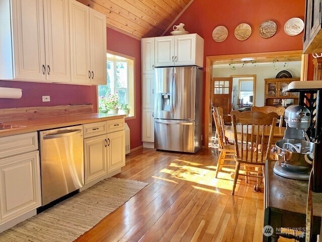 35 Low Ridge Road Malo, WA 99150 - Photo 5 of 38 a kitchen with cabinets and wooden floor