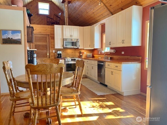 35 Low Ridge Road Malo, WA 99150 - Photo 8 of 40 a view of a dining room with furniture
