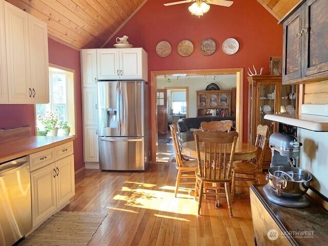 35 Low Ridge Road Malo, WA 99150 - Photo 8 of 38 a kitchen with stainless steel appliances granite countertop a stove refrigerator and cabinets