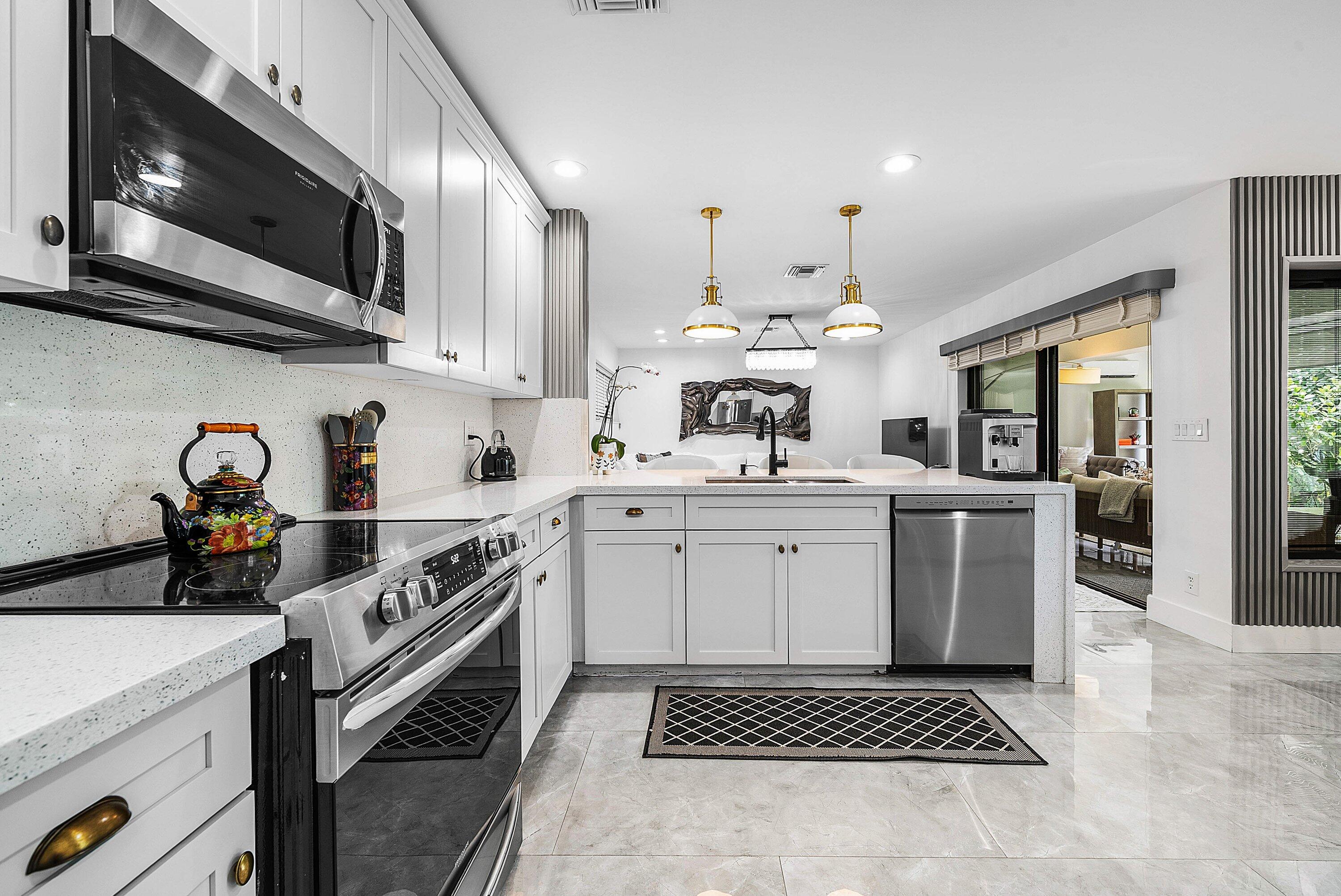 20797 Cabrillo Way Boca Raton, FL 33428 - Photo 10 of 100 011-20797CabrilloWay-BocaRaton-FL-33428-