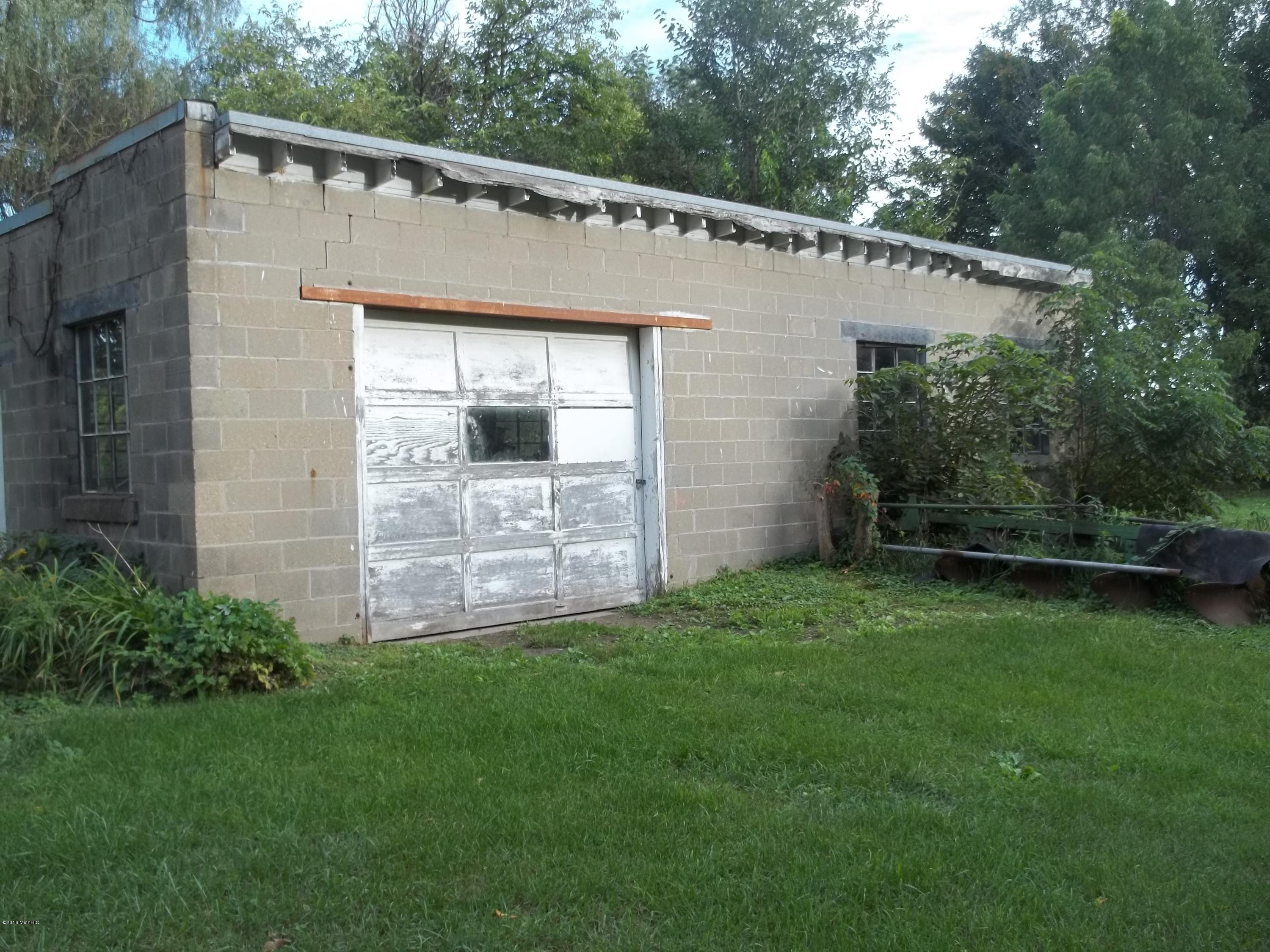 1179 River Road Union City, MI 49094 - Photo 2 of 7 100_3080