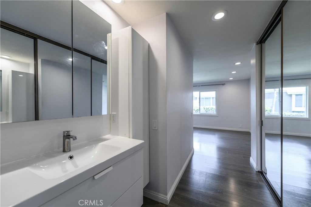 2 Hollowglen, Unit 7 Irvine, CA 92604 - Photo 27 of 31 a bathroom with a bathtub and a double vanity sink