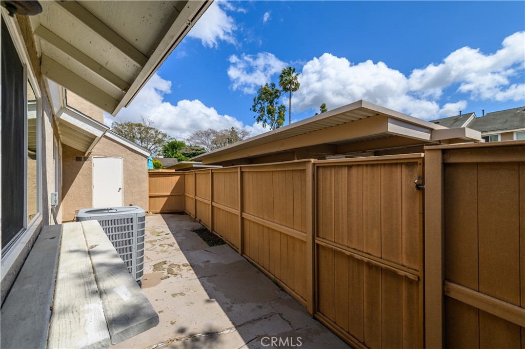 2 Hollowglen, Unit 7 Irvine, CA 92604 - Photo 29 of 31 a backyard of a house with wooden floor