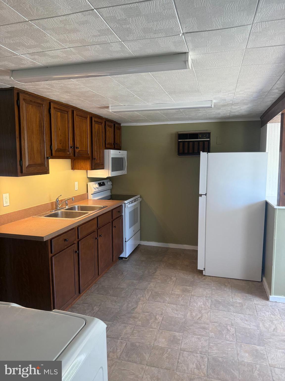 217 South 9th Street Akron, PA 17501 - Photo 3 of 8