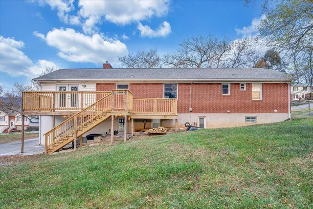 front view of house with a yard