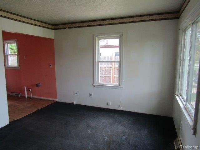 24617 Beverly Road Taylor, MI 48180 - Photo 5 of 16 Living room.jpg