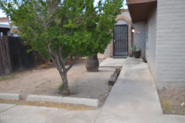 $1,200 | 3865 East Glenn Street, Tucson, AZ 85716