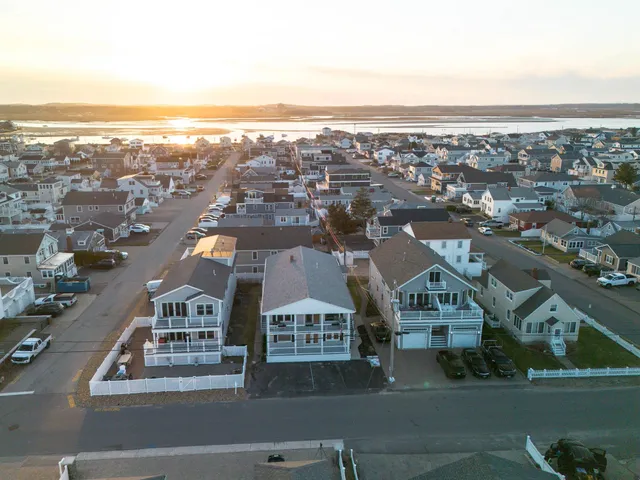 $1,589,000 | 108 Ocean Drive, Unit 1, Seabrook, NH 03874