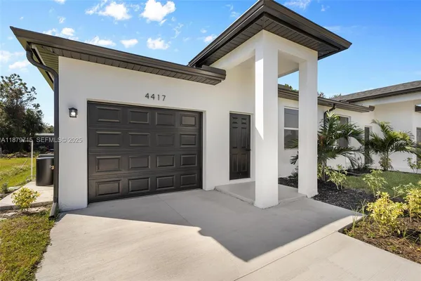 $2,000 | 4417 28th Street Southwest, Unit 4417, Lehigh Acres, FL 33973