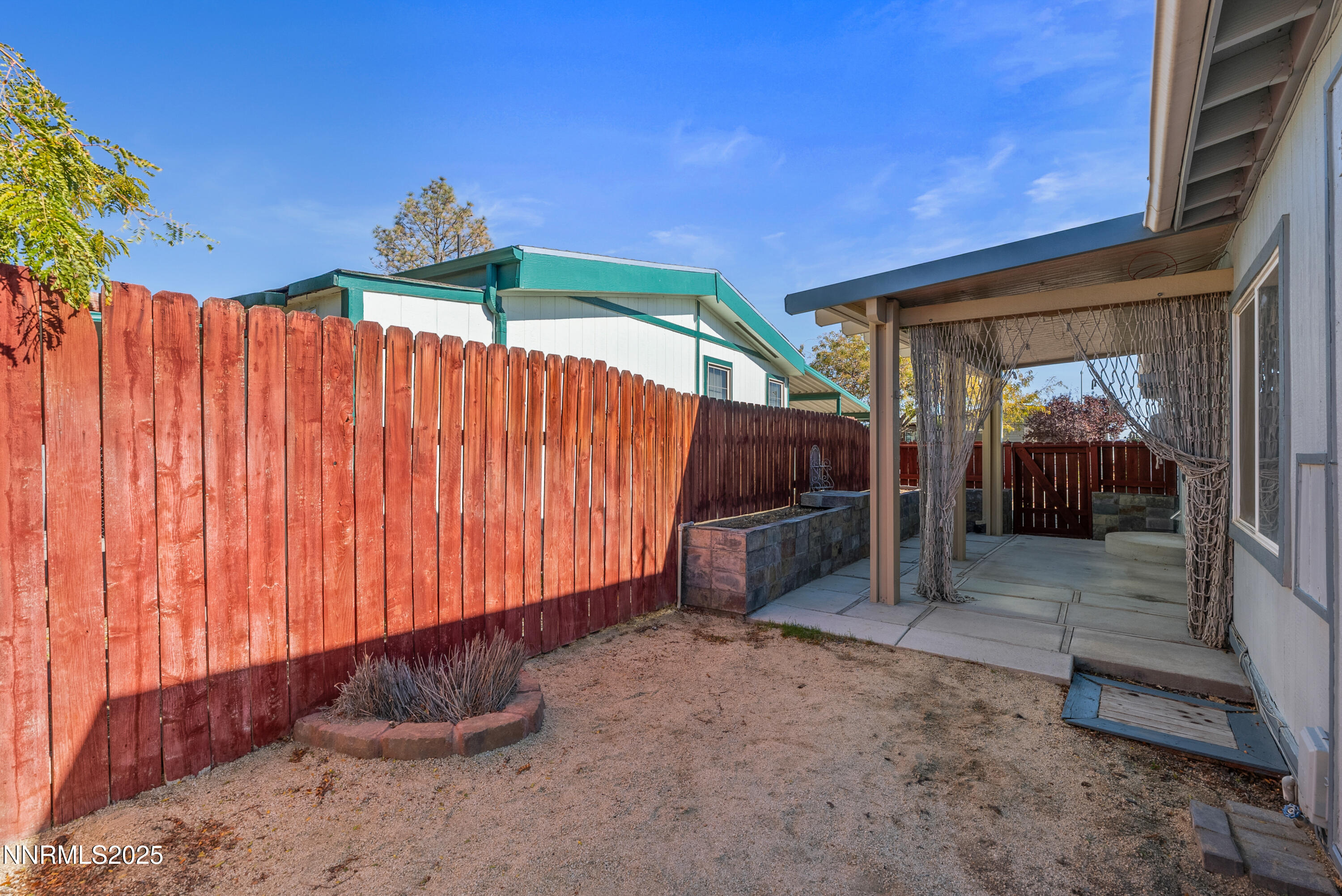 325 Parkland Way Fernley, NV 89408 - Photo 32 of 35 a view of a backyard with a tub