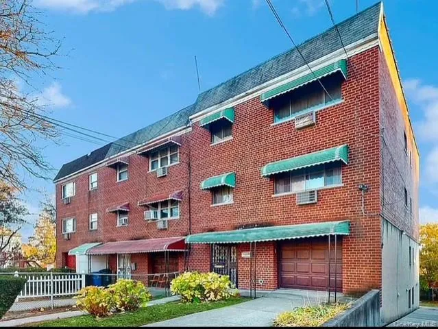 $3,800 | 1814 Bussing Avenue, Unit 3 | Wakefield