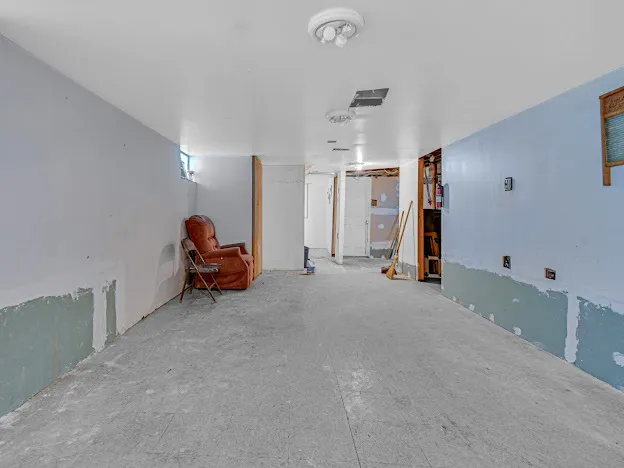 a view of a livingroom with furniture and a projector