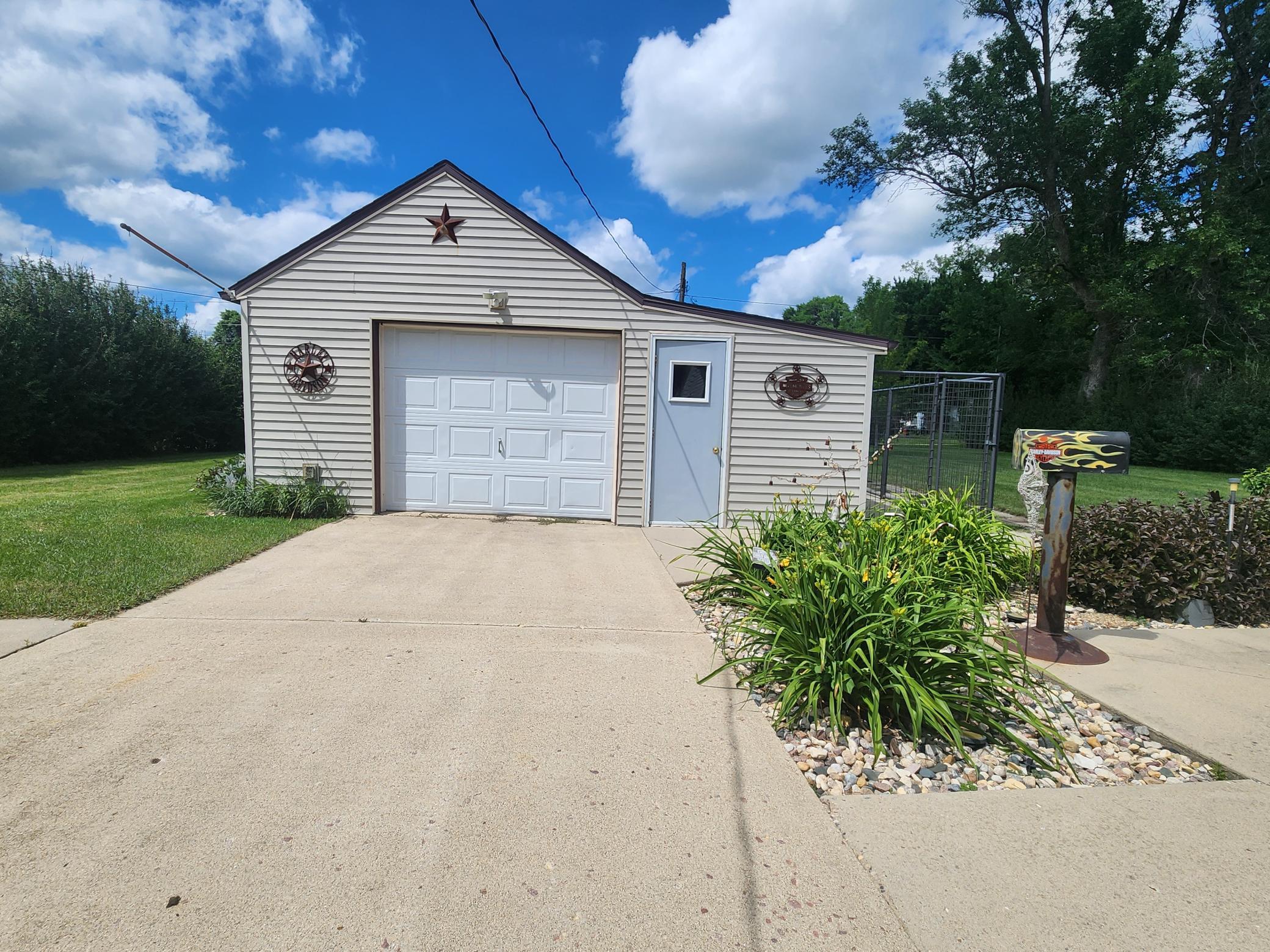 819 2nd Street Southwest Pipestone, MN 56164 - Photo 10 of 28