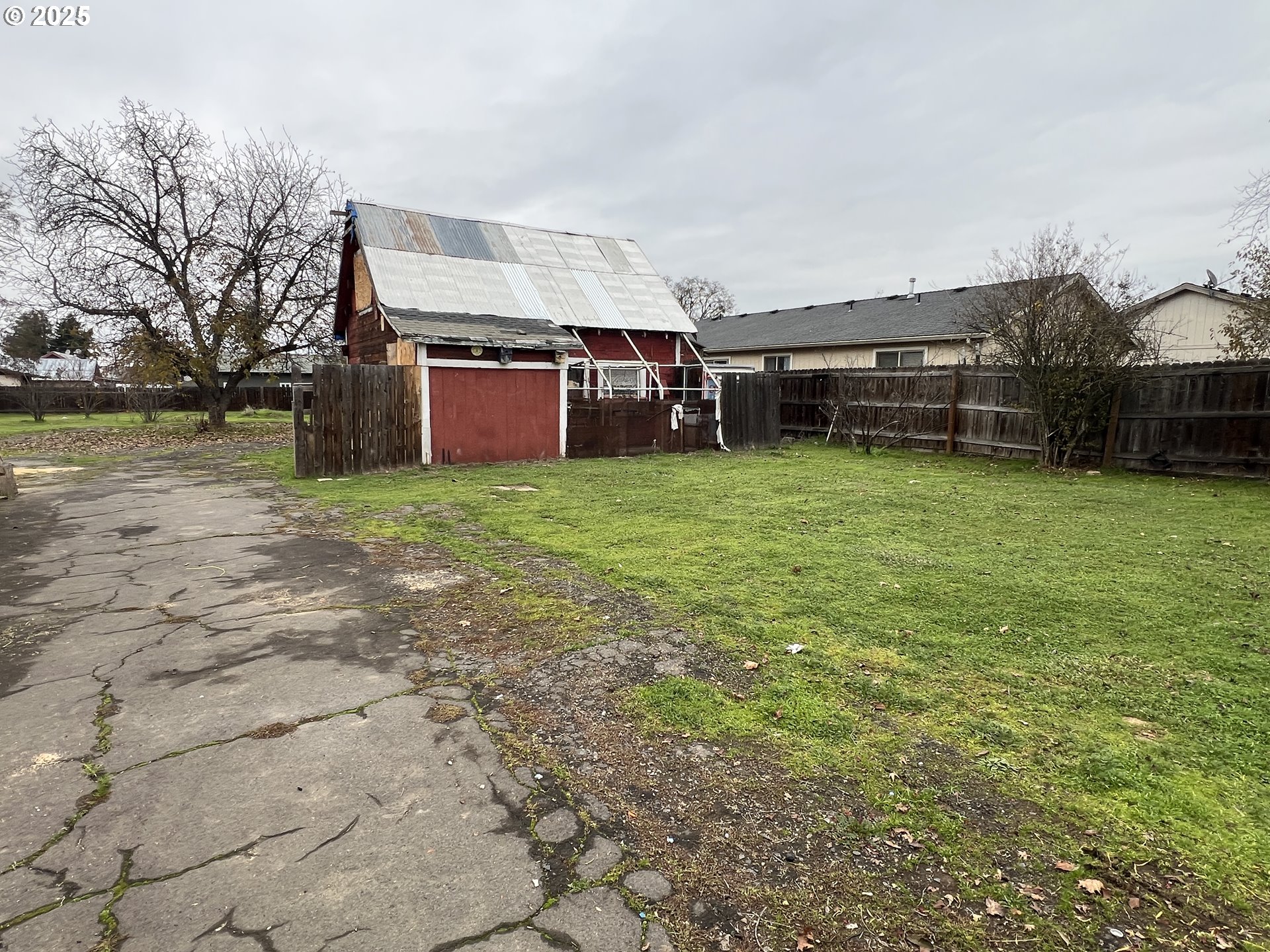 734 Alder Street Medford, OR 97501 - Photo 11 of 31