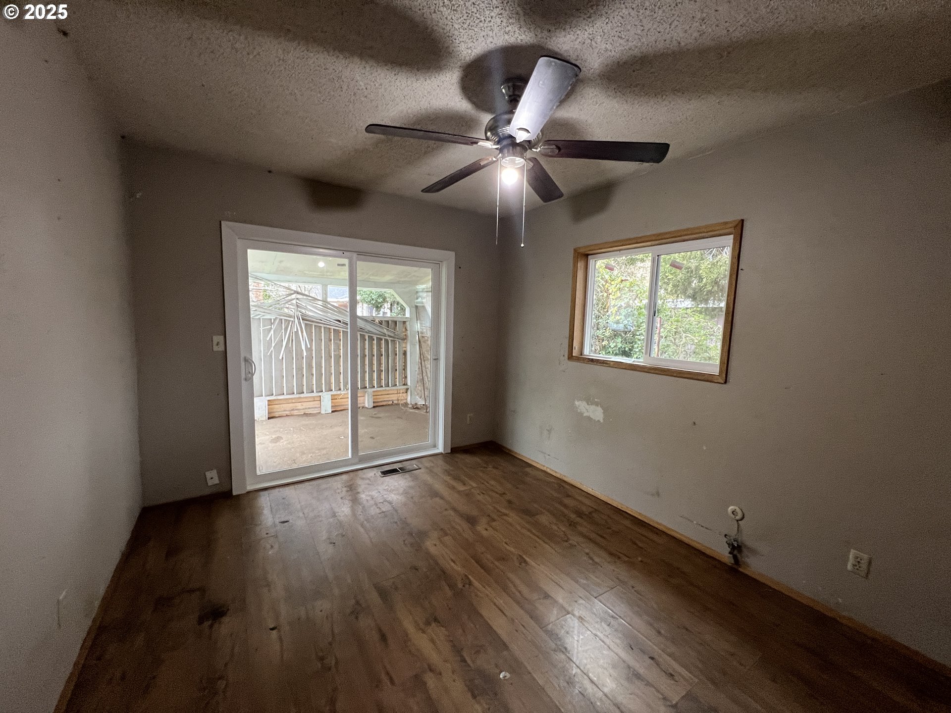 734 Alder Street Medford, OR 97501 - Photo 15 of 31 Bedroom, Primary