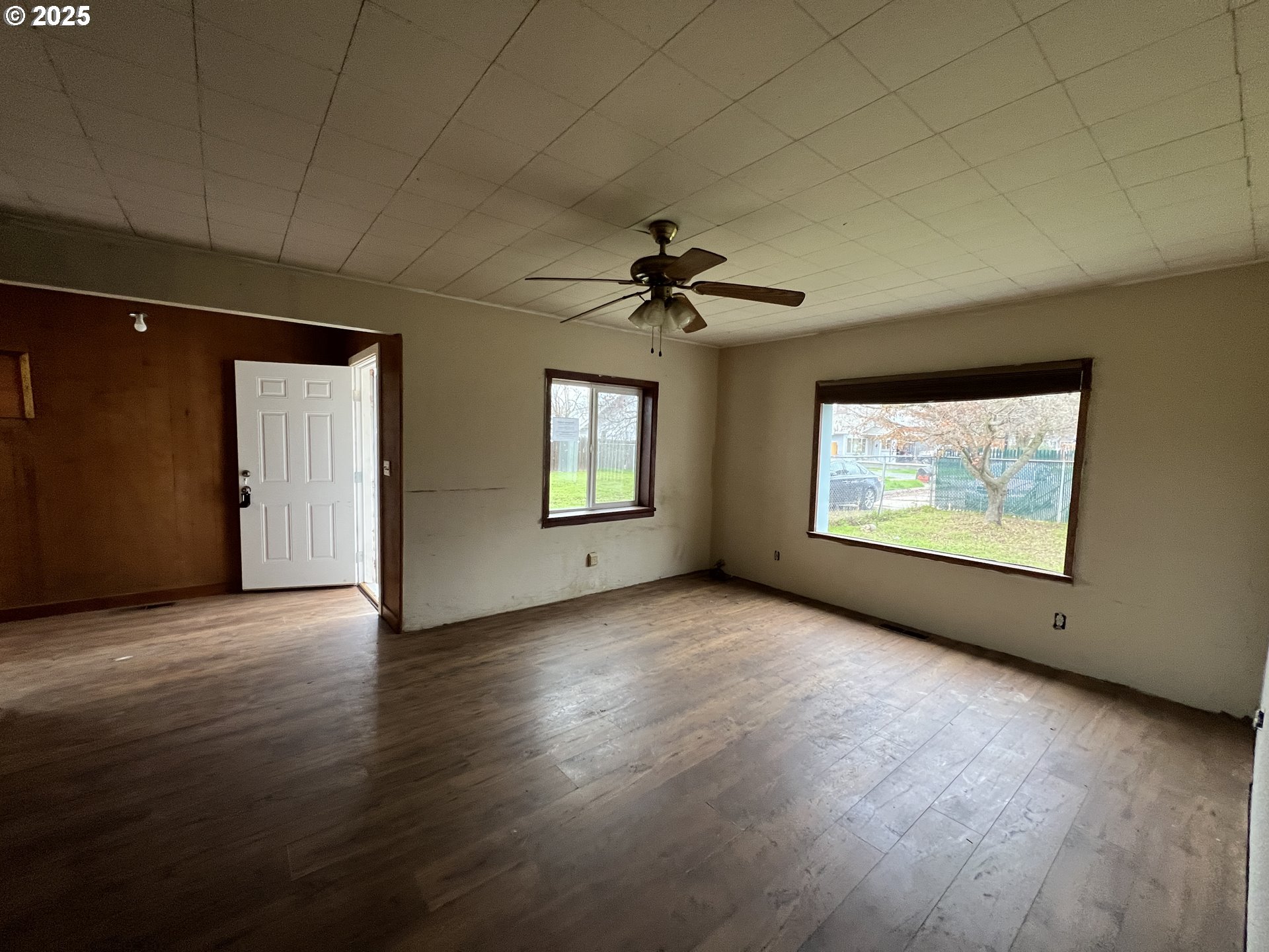 734 Alder Street Medford, OR 97501 - Photo 16 of 31 Living Room