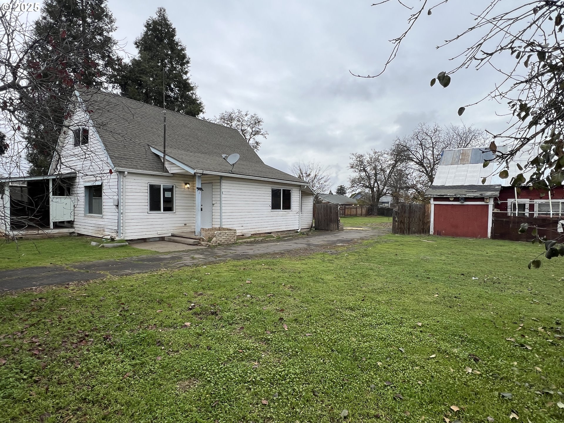 734 Alder Street Medford, OR 97501 - Photo 2 of 31