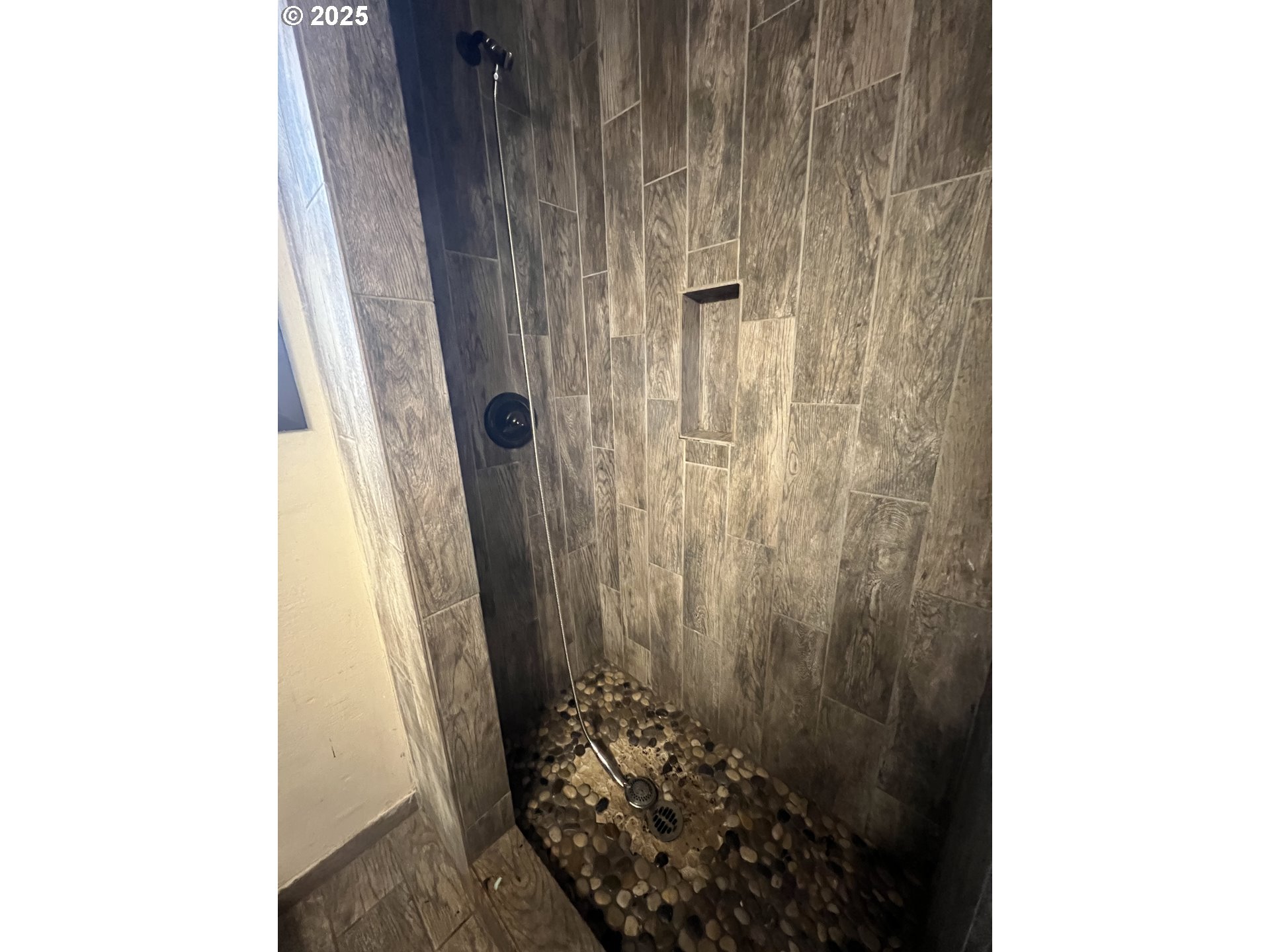 734 Alder Street Medford, OR 97501 - Photo 27 of 31 Bathroom