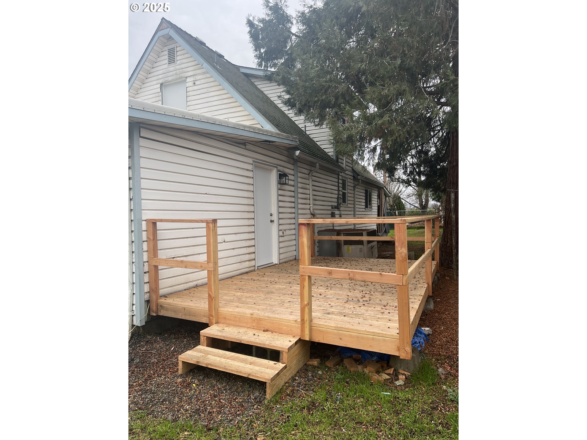 734 Alder Street Medford, OR 97501 - Photo 5 of 31 Deck