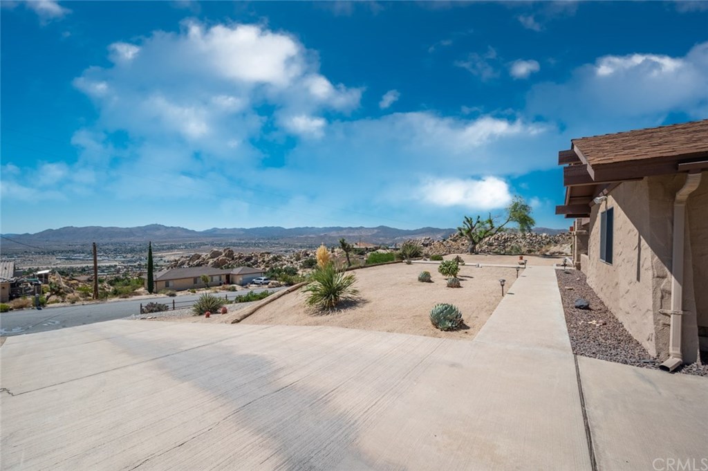 6184 Mirlo Road Yucca Valley, CA 92284 - Photo 3 of 35