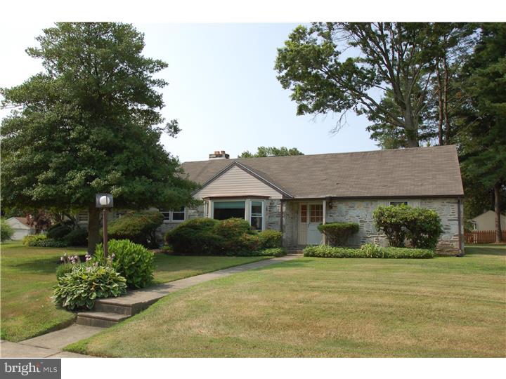 386 Lawrence Road Huntingdon Valley, PA 19006 - Photo 2 of 16 Exterior Front