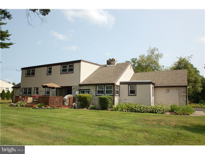 386 Lawrence Road Huntingdon Valley, PA 19006 - Photo 4 of 16 Exterior Back