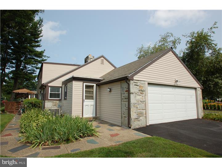 386 Lawrence Road Huntingdon Valley, PA 19006 - Photo 5 of 16 Exterior
