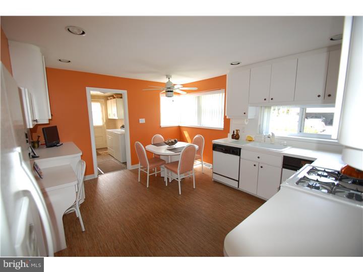 386 Lawrence Road Huntingdon Valley, PA 19006 - Photo 10 of 16 Kitchen