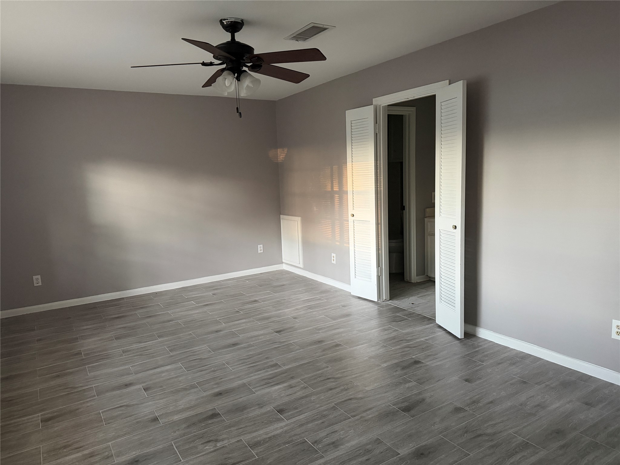 3815 Avenue R Rosenberg, TX 77471 - Photo 7 of 14 a view of a livingroom with a fan a ceiling fan and hardwood floor