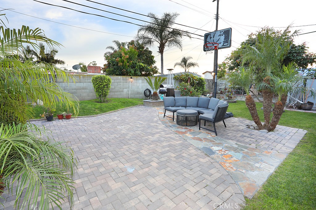 9802 Chanticleer Road Anaheim, CA 92804 - Photo 30 of 31 a view of a backyard with sitting area