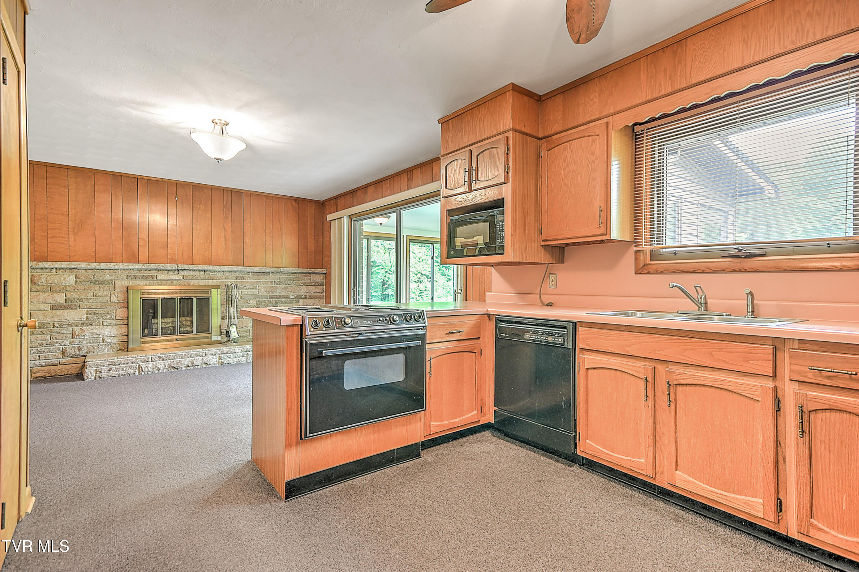 1921 Edens Ridge Road Kingsport, TN 37664 - Photo 9 of 80 1921 Edens Ridge RH-9