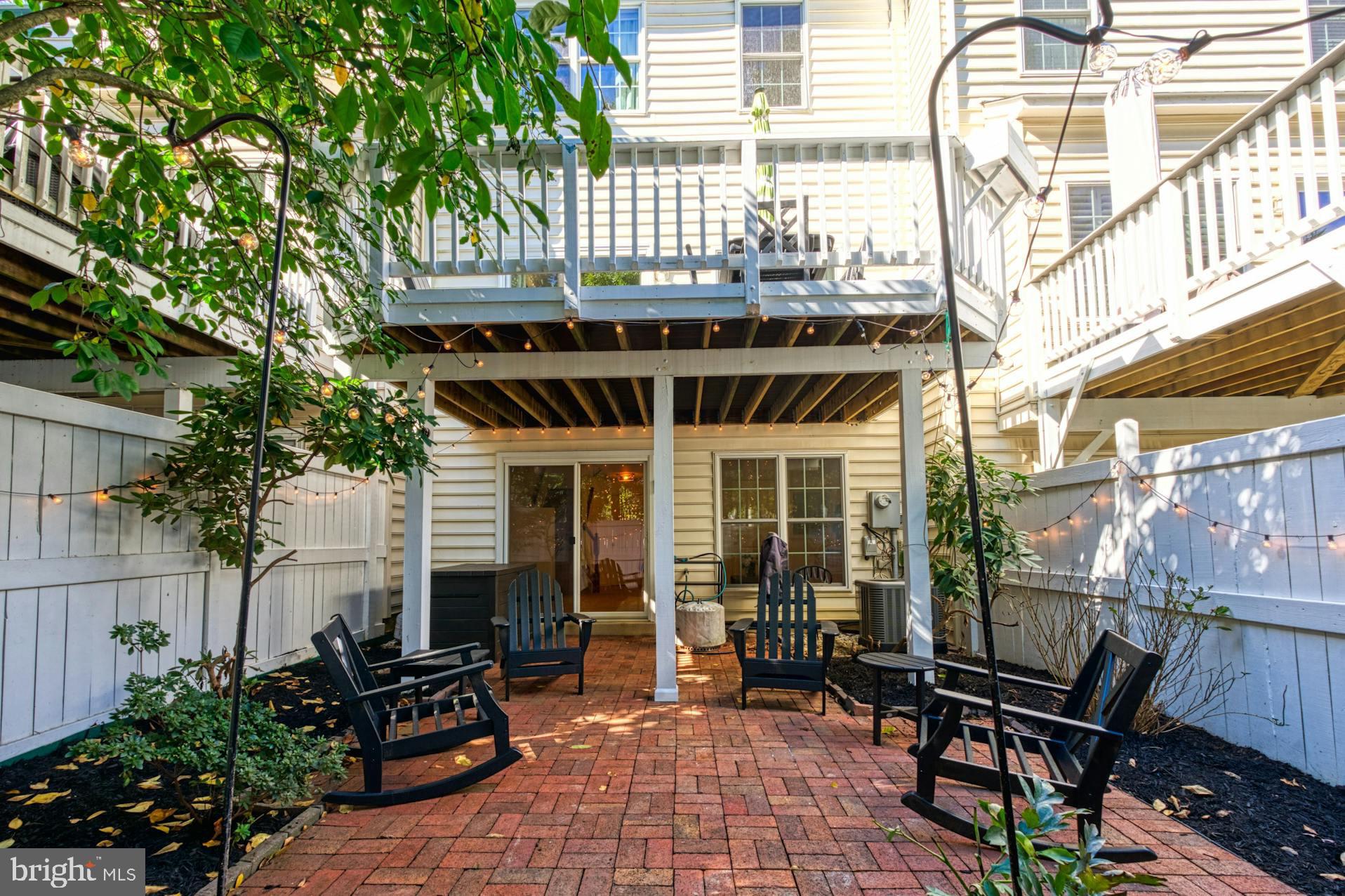 12027 Edgemere Circle Reston, VA 20190 - Photo 31 of 35 DECORATIVE LIGHTS convey