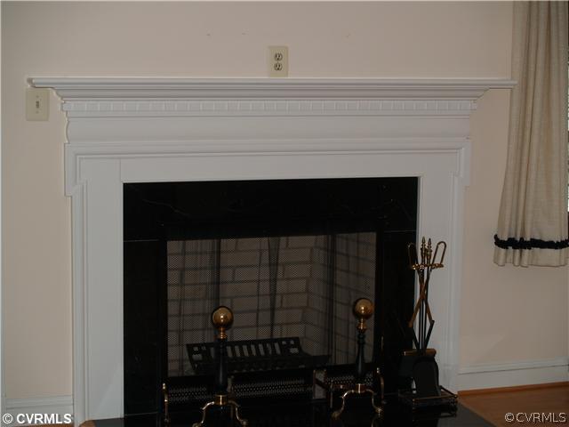 8139 Airport Road Quinton, VA 23141 - Photo 7 of 12 Den/Family/Great Room - Fireplace in Family Room