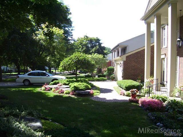 1079 Hemlock Drive Rochester, MI 48307 - Photo 7 of 53 6.JPG