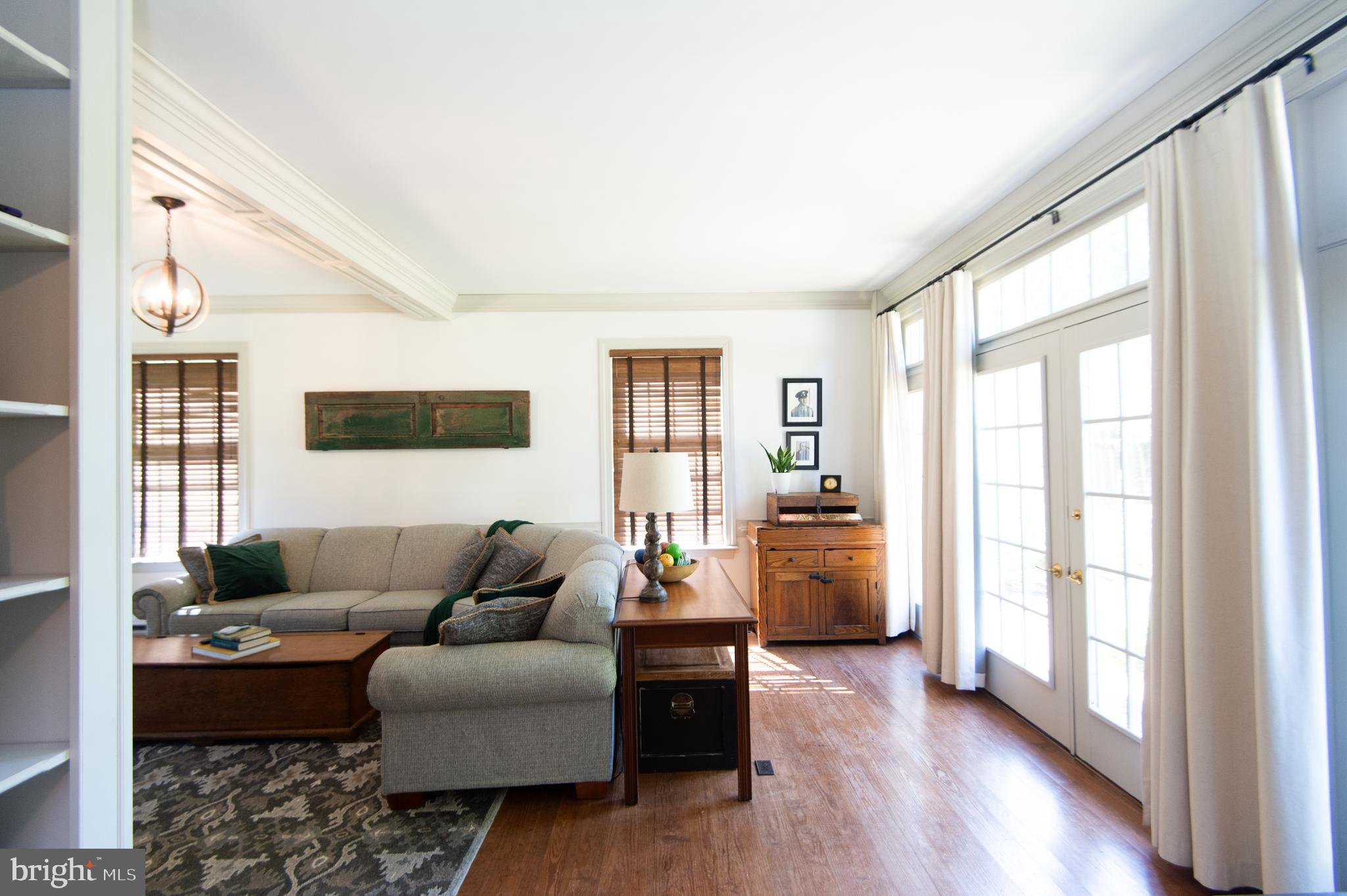 11 Shawnee Road Cambridge, MD 21613 - Photo 5 of 56 a living room with furniture and wooden floor