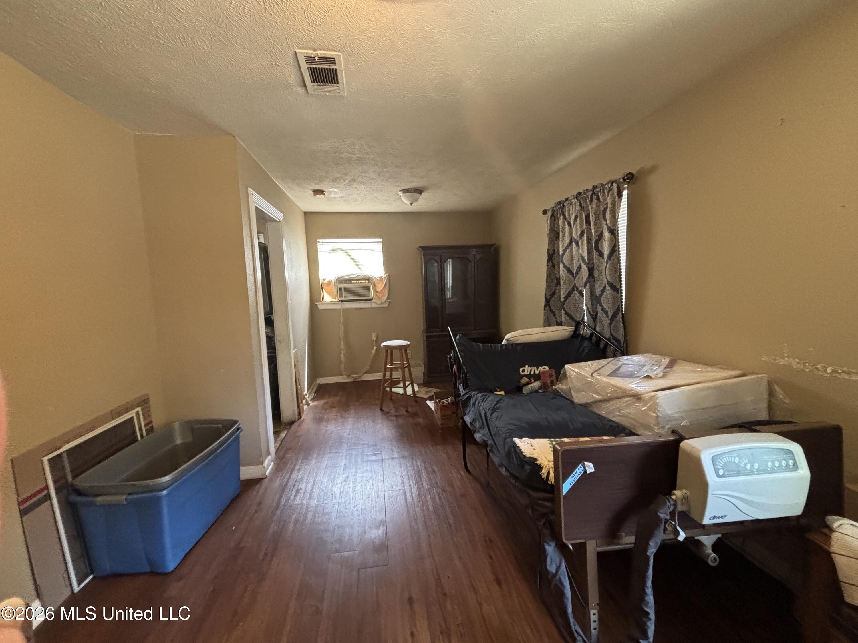 486 Collier Avenue Jackson, MS 39206 - Photo 2 of 12 IMG_6736