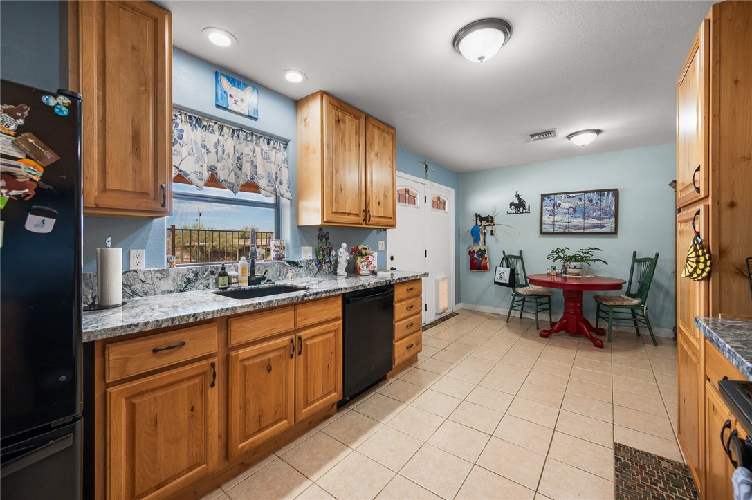 16876 Lawton Road Yucca, AZ 86438 - Photo 15 of 41